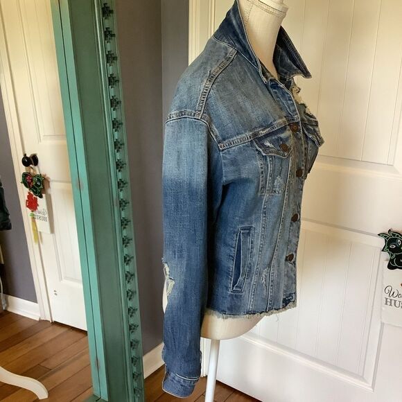 Hollister Distressed Jean Jacket 🥗🥨🍜 - Picture 5 of 8
